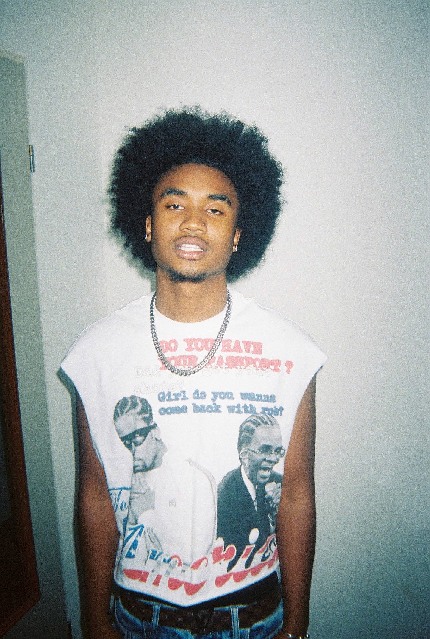 CANCELATION SLEEVELESS TEE